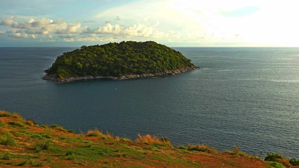 But Different Phuket Boutique Hotel Nai Harn Exteriör bild