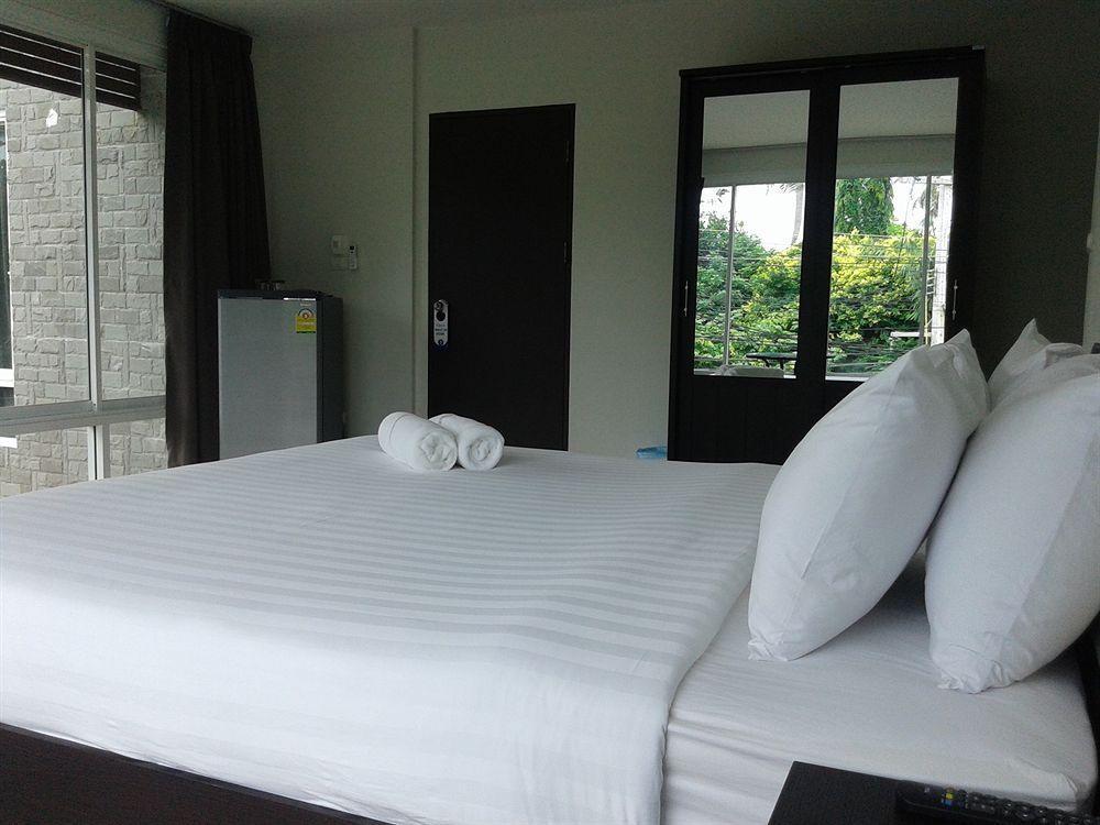But Different Phuket Boutique Hotel Nai Harn Exteriör bild