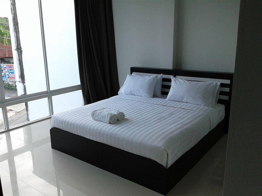 But Different Phuket Boutique Hotel Nai Harn Exteriör bild