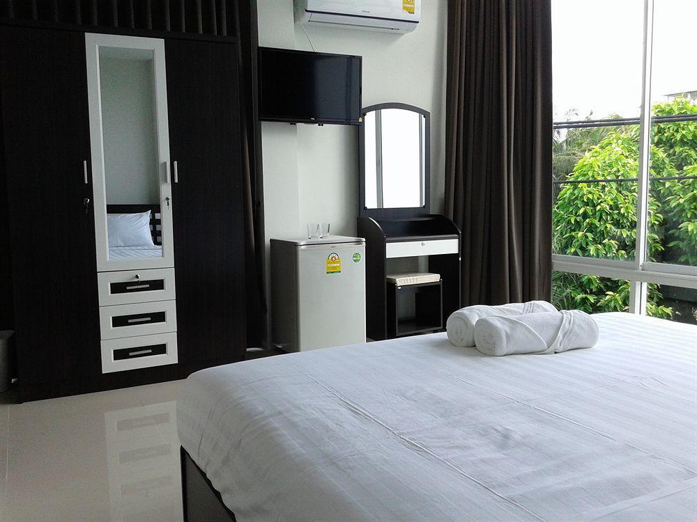 But Different Phuket Boutique Hotel Nai Harn Exteriör bild
