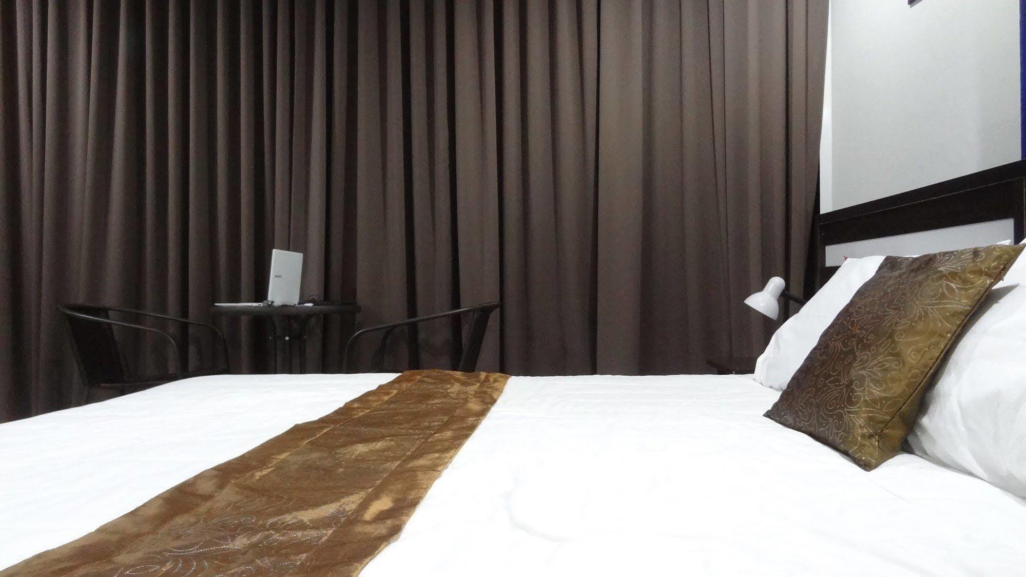 But Different Phuket Boutique Hotel Nai Harn Exteriör bild